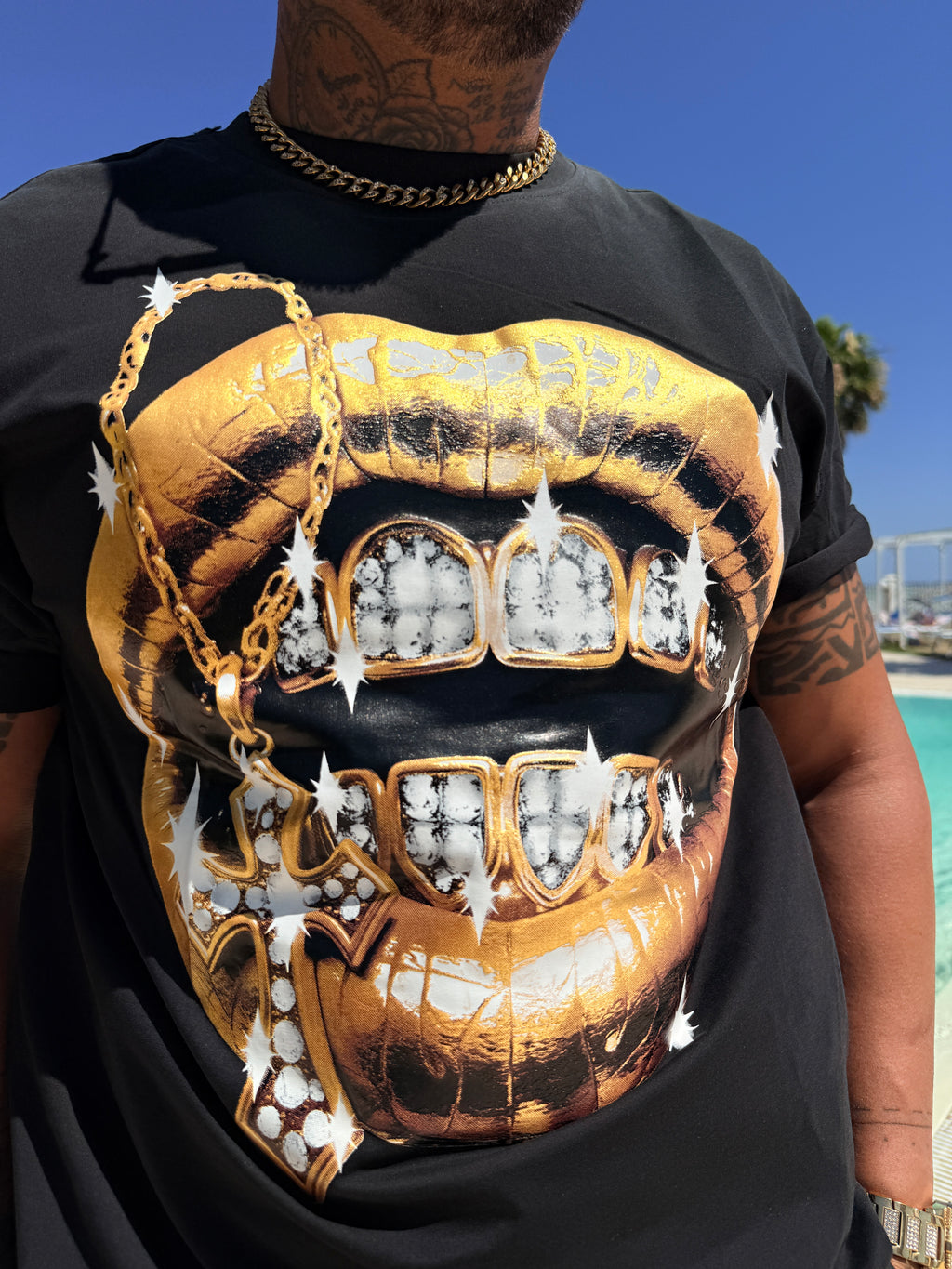 T-Shirt Limited Edition – Exclusive Gold & Diamond Grillz