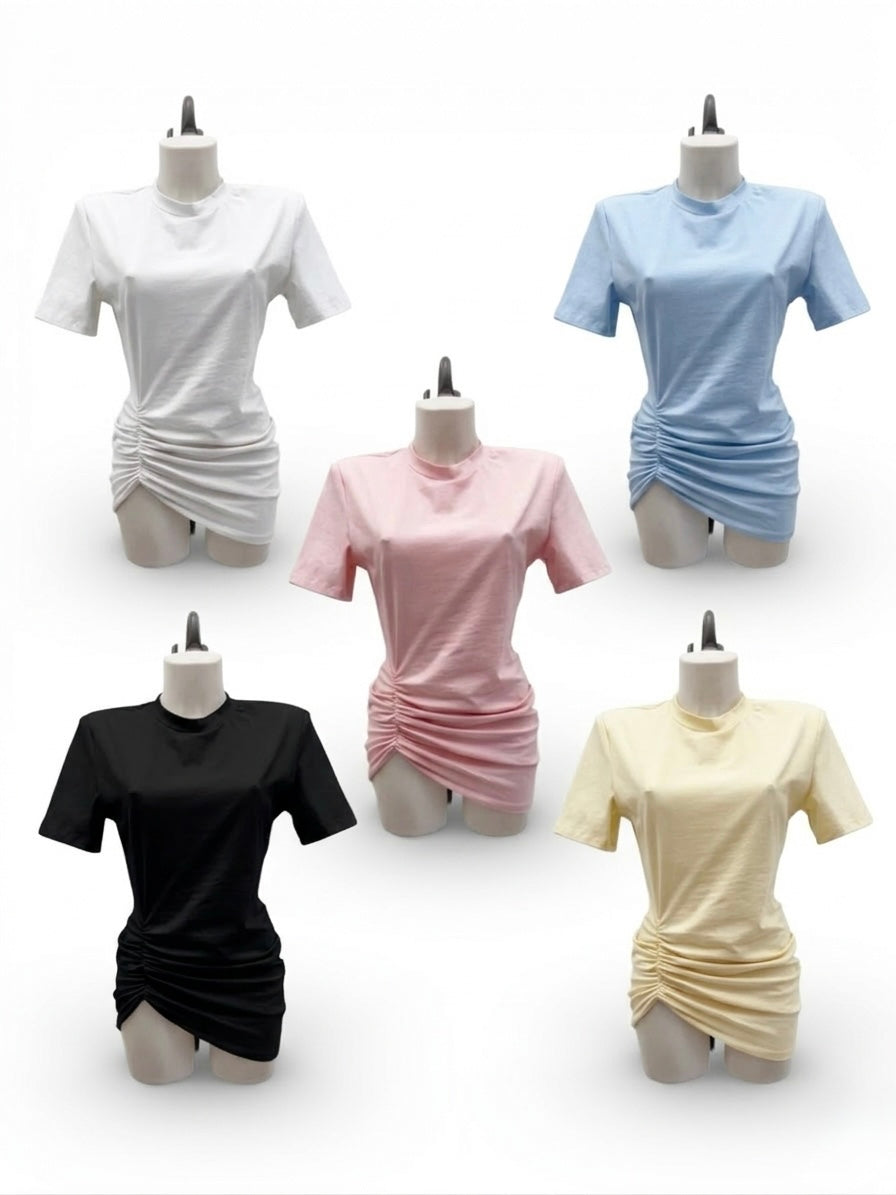 T-shirt con spalline imbottite