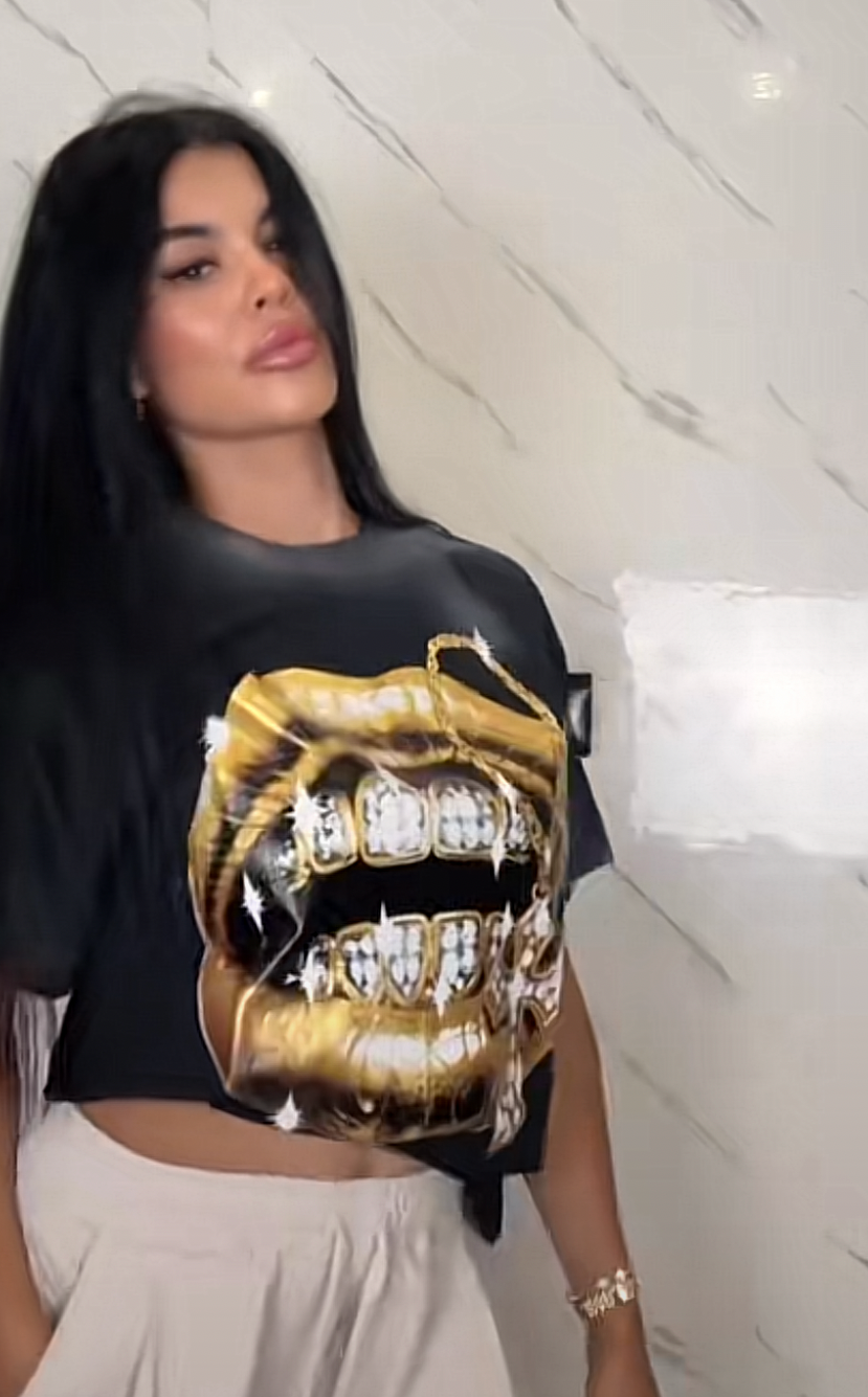T-Shirt Limited Edition – Exclusive Gold & Diamond Grillz