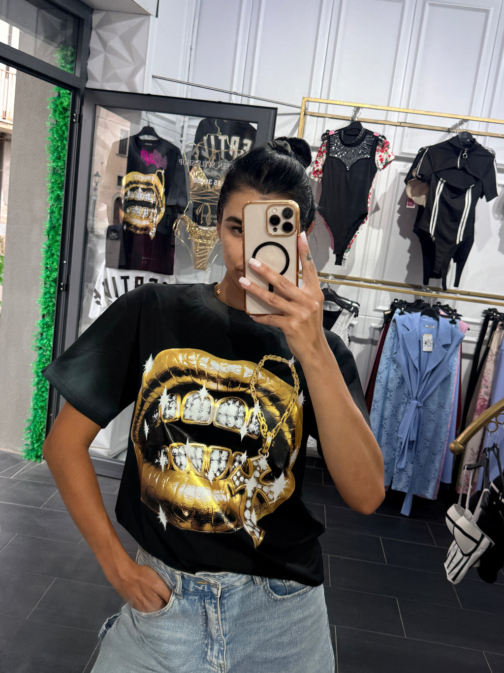 T-Shirt Limited Edition – Exclusive Gold & Diamond Grillz