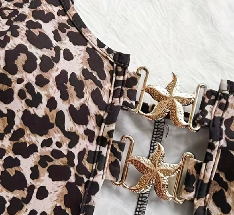 Tutina Corta con Stampa Leopardata e Dettagli a Stella