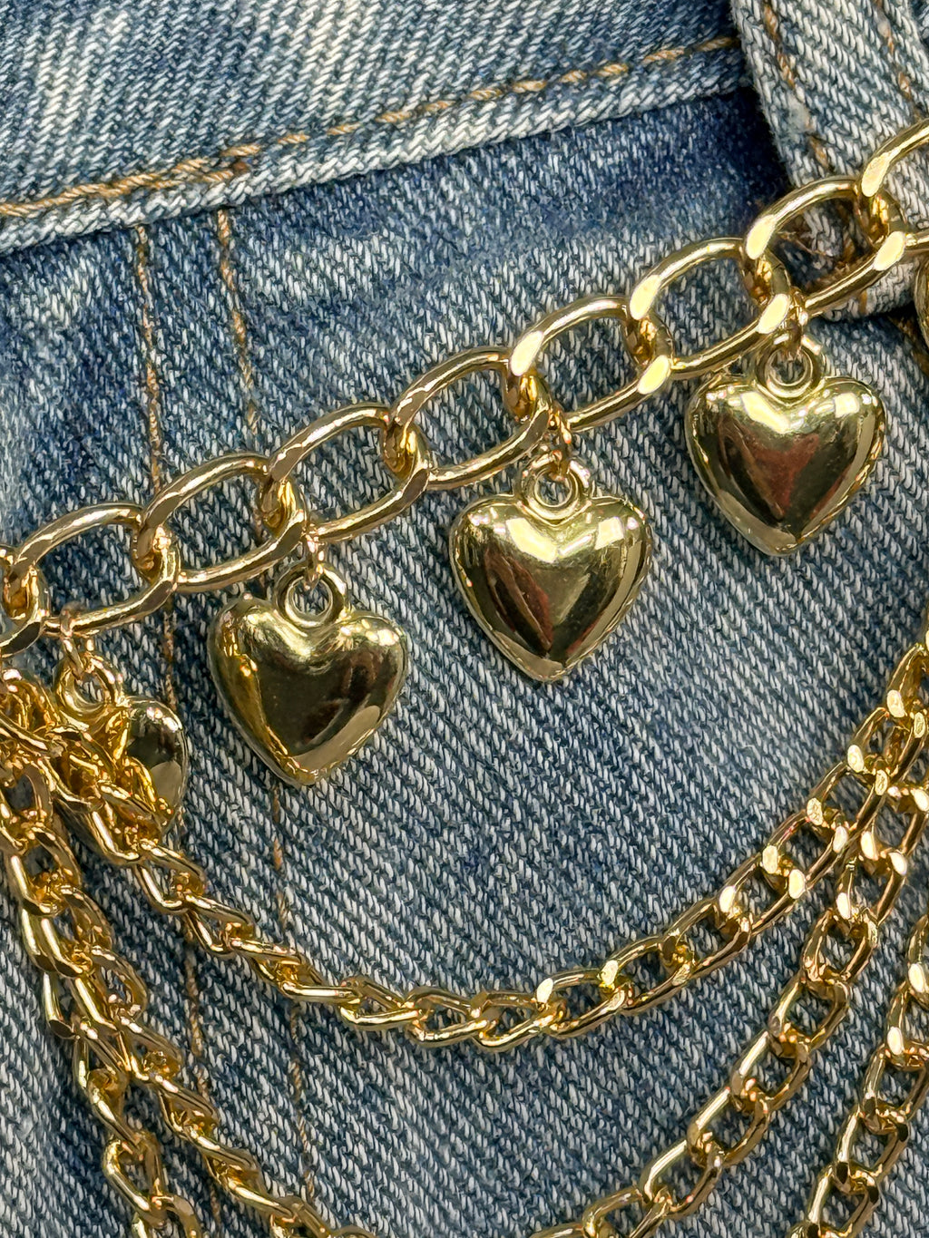 Cintura Multi-Catena "Amour d'Or" con Pendenti a Cuore