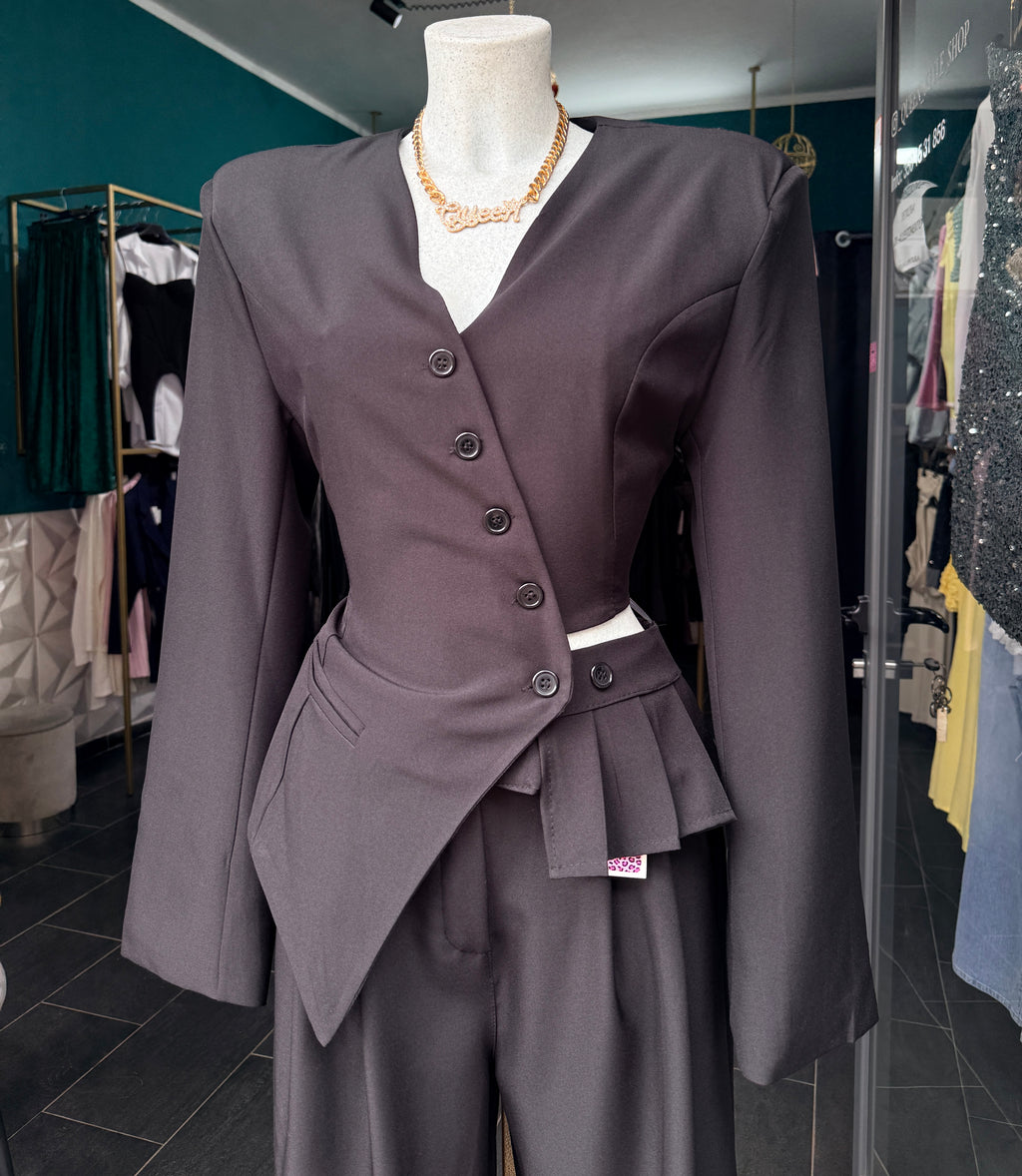 Tailleur Avant-Garde Asimmetrico – Black Editorial Set
