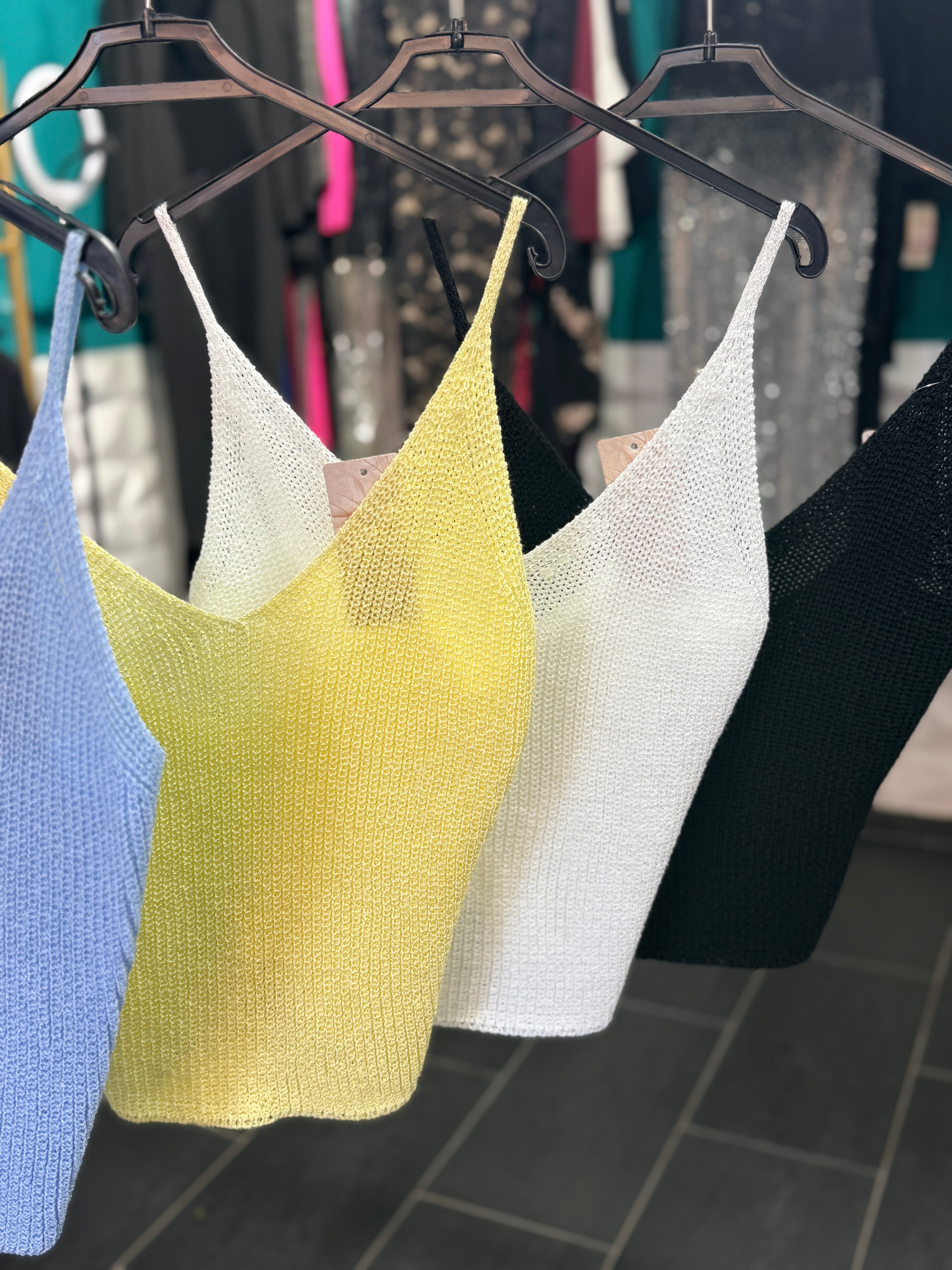 Top in Maglia Rasata con Scollo a V – Eleganza Leggera in Taglia Unica