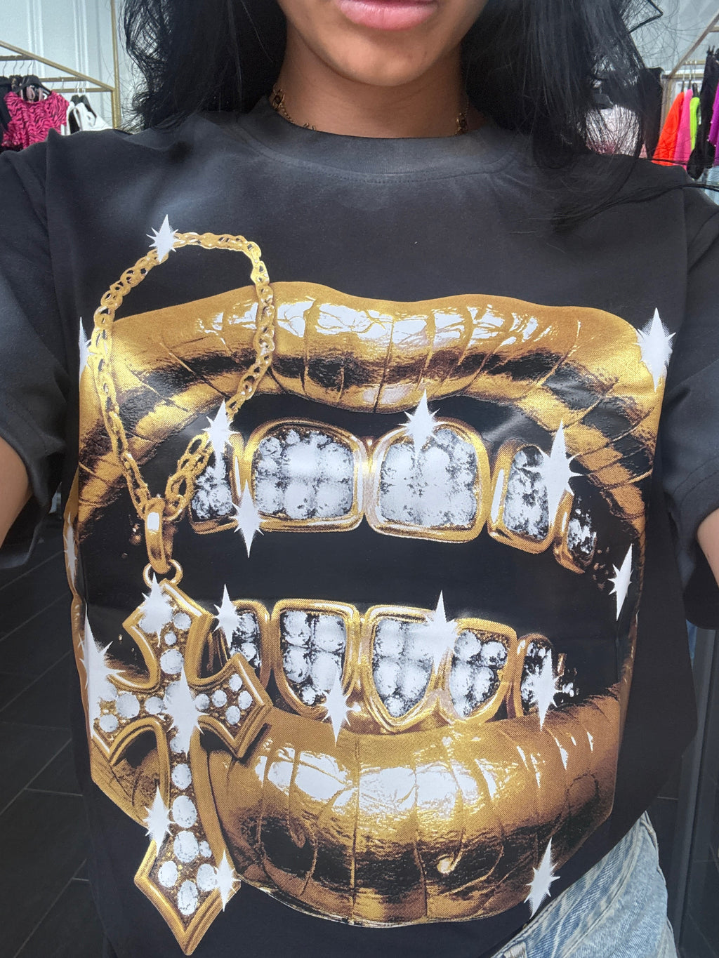 T-Shirt Limited Edition – Exclusive Gold & Diamond Grillz