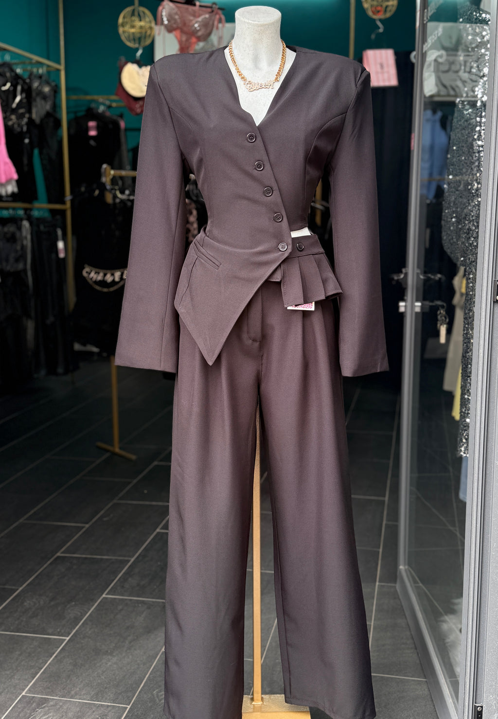 Tailleur Avant-Garde Asimmetrico – Black Editorial Set