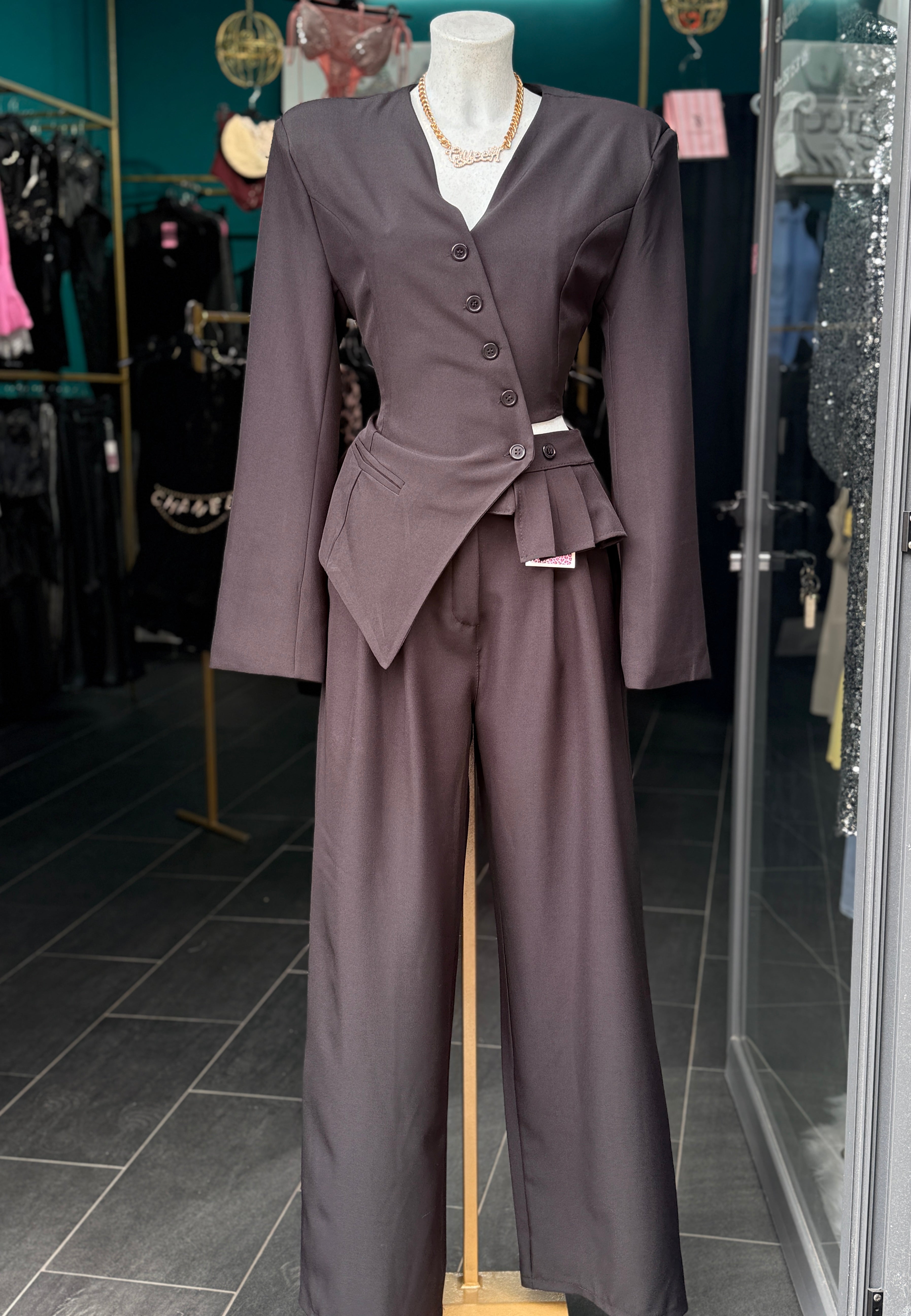 Tailleur Avant-Garde Asimmetrico – Black Editorial Set